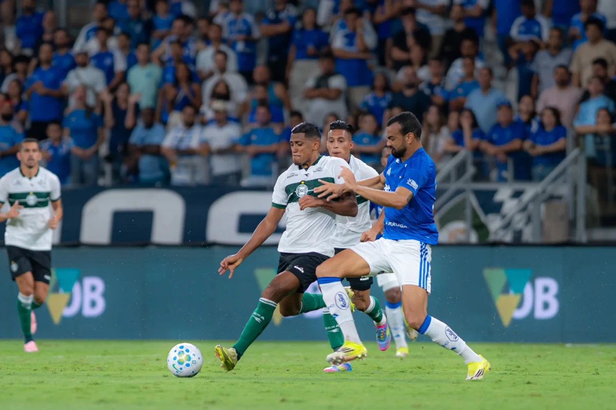 Defesa do Cruzeiro sofre média de mais de um gol por jogo sem Villalba