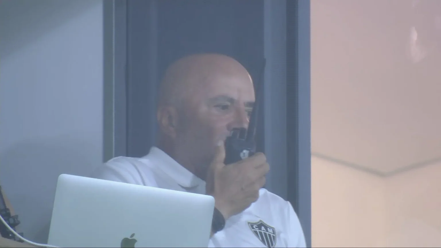 Delegado relata uso de rádio comunicador por Sampaoli em relatório de Bragantino x Atlético-MG