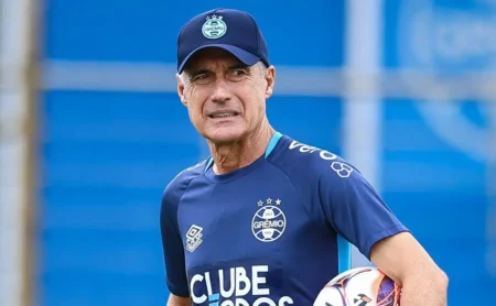 Demissão de Luís Castro no Grêmio: torcida pede saída após empate com o Juventude Demissão de Luís Castro no Grêmio: torcida pede saída após empate com o Juventude