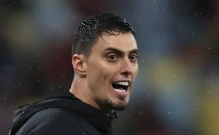 Diálogo com Matheus Bachi influencia decisão e técnico muda postura em próximos jogos; Tite recebe apoio