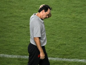 Diniz e Vasco: frustração na estreia em São Januário