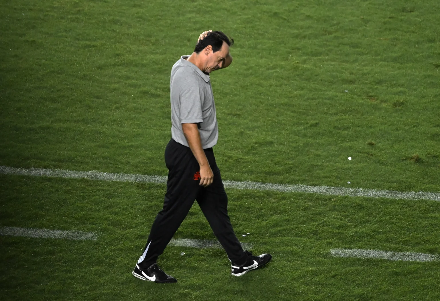 Diniz exalta ataque do Vasco, mas lamenta oportunidades desperdiçadas: Frustrante Diniz exalta ataque do Vasco, mas lamenta oportunidades desperdiçadas: "Frustrante"