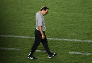 Diniz exalta ataque do Vasco, mas lamenta oportunidades desperdiçadas: "Frustrante"