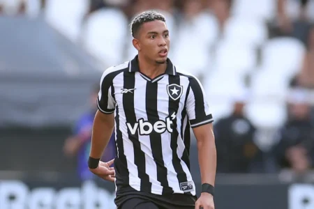 Dirigente do Junior Barranquilla aponta atrasos de Botafogo e Grêmio em pagamentos por Barrera e Enamorado