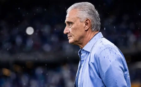 Discussão entre Tite e Matheus Bachi é revelada após clássico mineiro.
