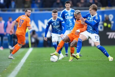 Dodô, líder da Fiorentina, define meta: "Manter o time na Série A"