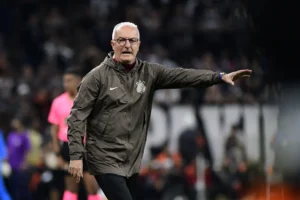 Dorival elogia atuação do Corinthians na derrota e lamenta falta de vitória