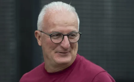Dorival Júnior elogia o Flamengo após título do Corinthians na Supercopa: “muito forte, campeão”