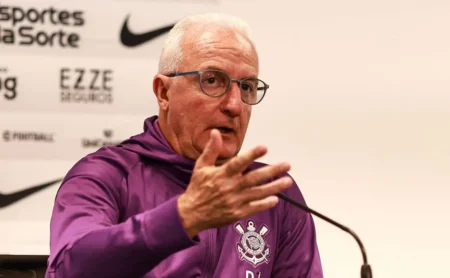 Dorival Júnior age com cautela ao avaliar Angileri e Labyad para o Corinthians