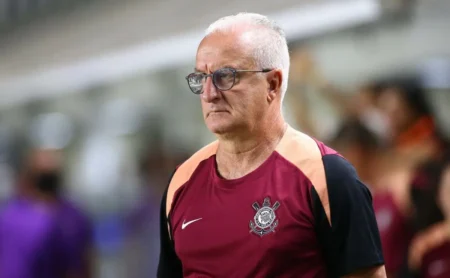 Dorival Júnior aposta em time misto e Corinthians vence com jovens em destaque