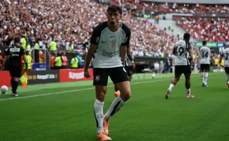 Dorival Júnior avalia disputa entre Gabriel Paulista e André Ramalho na zaga do Corinthians