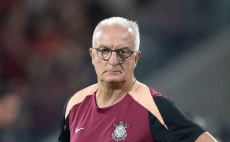 Dorival prepara o Corinthians para resistir à pressão e conquista vitória nos pênaltis Dorival prepara o Corinthians para resistir à pressão e conquista vitória nos pênaltis