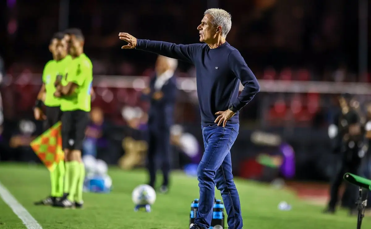 Edenilson fora da equipe: Grêmio define meio-campo para a semifinal contra o Juventude Edenilson fora da equipe: Grêmio define meio-campo para a semifinal contra o Juventude