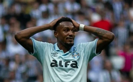 Edenilson acerta a trave: Grêmio lidera e controla o Novo Hamburgo na Arena