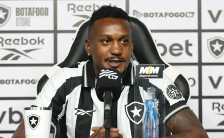 Edenilson ressalta versatilidade e se oferece para atuar no Botafogo sob o comando de Anselmi