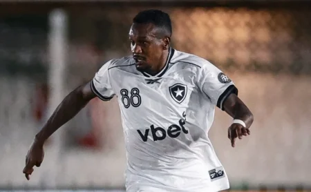 Edenilson revela pedido de Martín Anselmi antes da estreia pelo Botafogo: “Quebrar essa sequência de resultados”