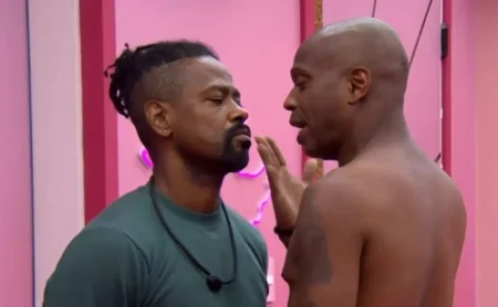 Edílson Capetinha, ex-jogador do Corinthians, é expulso do BBB 26 após discussão acalorada com Leandro Boneco