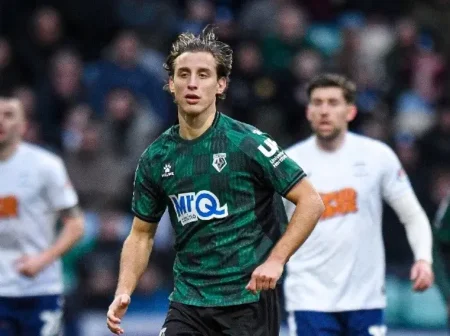 Edoardo Bove, italiano, retorna aos gramados 13 meses após parada cardíaca