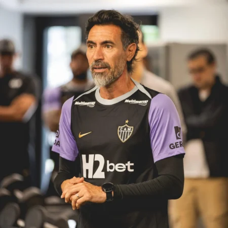 Eduardo Domínguez lidera primeiro treino no Atlético-MG; confira fotos