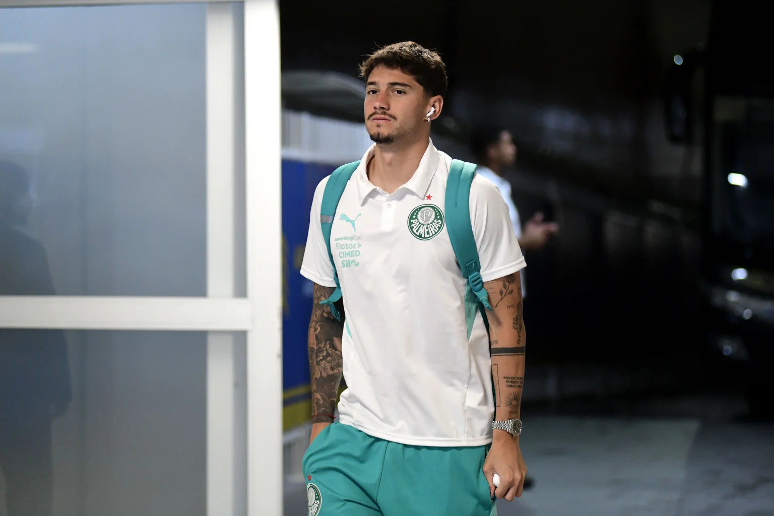 Emi Martínez é desfalque no treino do Palmeiras por dores na panturrilha