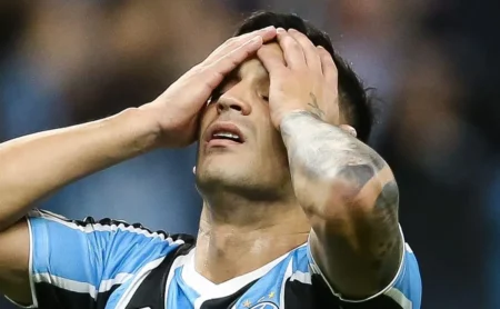 Empresário de Cristaldo nega saída e confirma permanência do meia no Grêmio