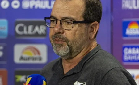 Enderson Moreira aponta o Santos como favorito diante do Novorizontino no Paulistão: “É evidente”