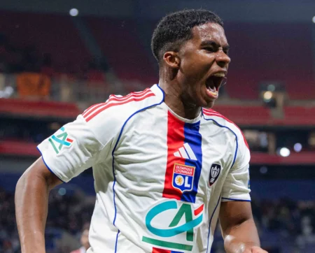 Endrick decide, Lyon bate Laval e avança na Copa da França