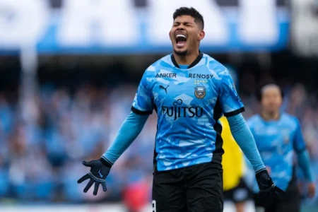 Erison "El Toro" marca três gols em 25 minutos e brinca sobre a demora do pedido