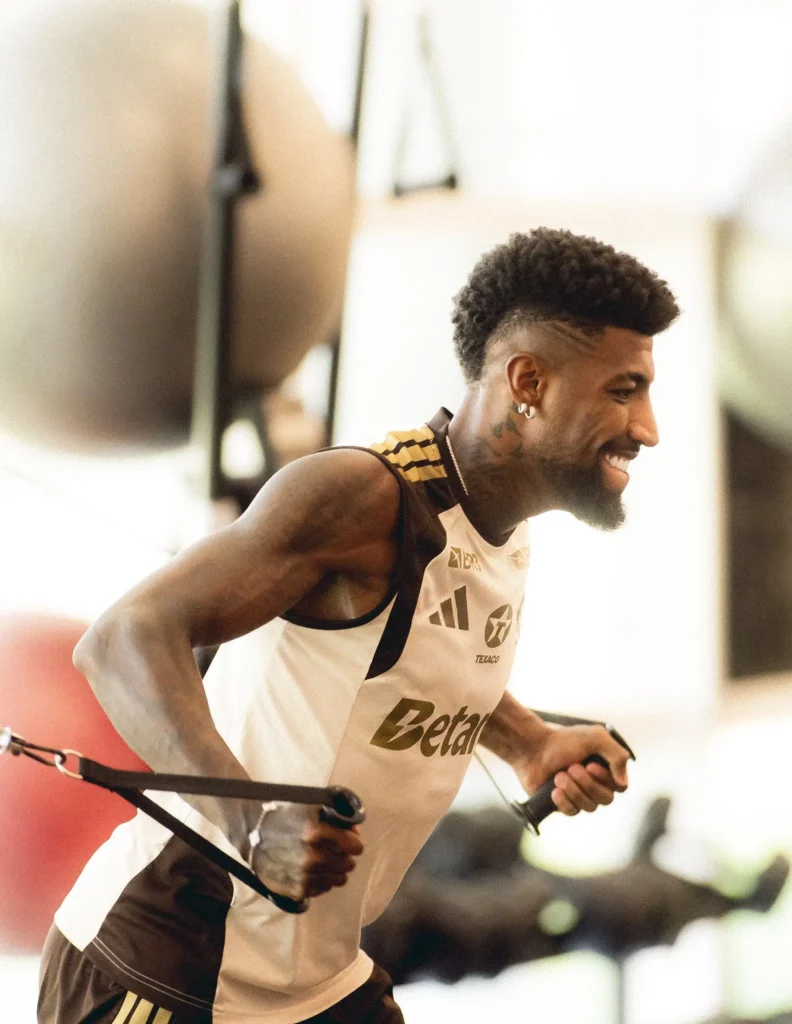 Escalação do Flamengo: Luiz Araújo retorna e time terá mudanças devido ao gramado