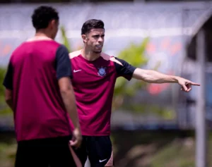 Escalação do Corinthians: Dorival terá retornos de titulares contra o Athletico-PR