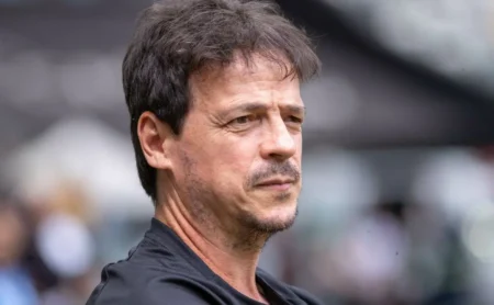 Escalação do Vasco: Fernando Diniz promove rodízio no elenco contra o Madureira