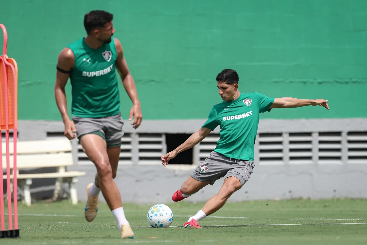 Escalação do Fluminense: Savarino deve ser titular contra o Palmeiras, no lugar de Canobbio