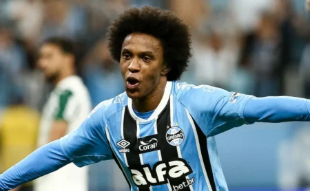 Esposa de Willian, jogador do Grêmio, processa ex-funcionária por dívida de R$ 10 mil Esposa de Willian, jogador do Grêmio, processa ex-funcionária por dívida de R$ 10 mil