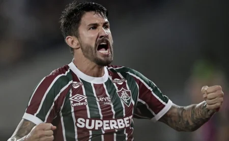 Everaldo pode deixar o Fluminense após oferta dos Emirados Árabes