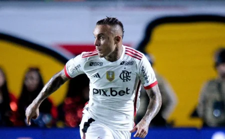 Everton Cebolinha se destaca na vitória do Flamengo contra o Vitória, na abertura da 3ª rodada