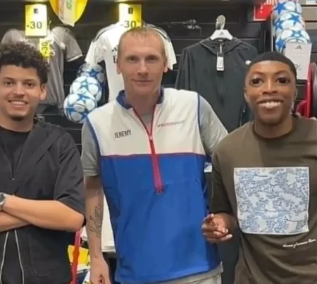 Ex-jogador do Barcelona revela depressão e explica trabalho em loja de esportes: "Problemas"