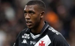 Ex-jogador do Vasco, Rayan recebe críticas do técnico do Bournemouth mesmo após gol na Inglaterra