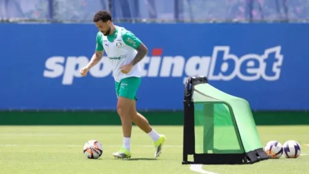 Felipe Anderson avança na recuperação e treina com o grupo do Palmeiras