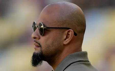 Felipe Melo sofre agressão de torcedores do Corinthians antes da Supercopa do Brasil