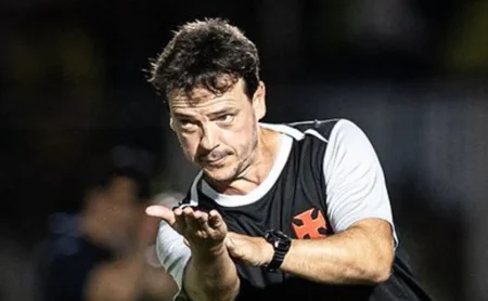 Fernando Diniz vislumbra evolução no Vasco com a chegada de Cuiabano: “Um ganho muito grande”