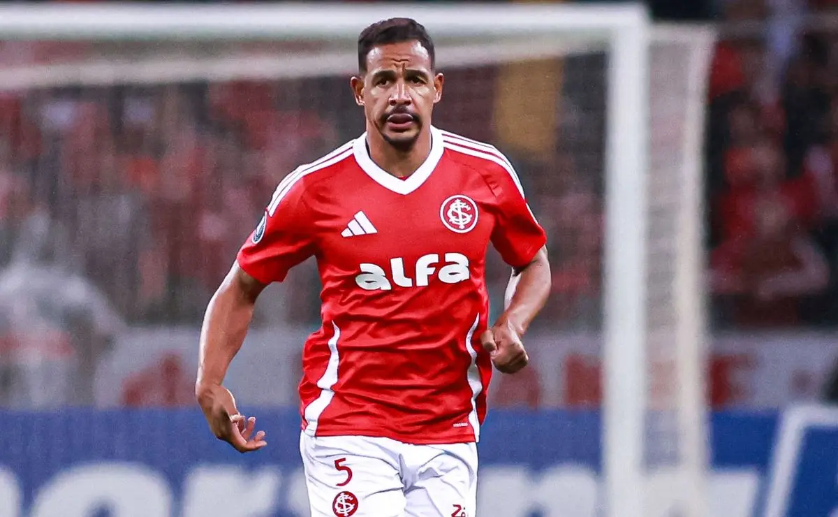 Fernando, ex-volante do Internacional, critica desfile da Acadêmicos de Niterói em homenagem a Lula Fernando, ex-volante do Internacional, critica desfile da Acadêmicos de Niterói em homenagem a Lula