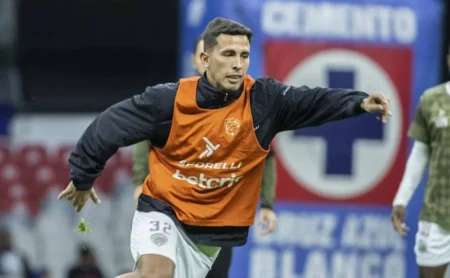 Fifa suspende banimento e Christian Oliva pode estrear pelo Santos contra o Mirassol Fifa suspende banimento e Christian Oliva pode estrear pelo Santos contra o Mirassol