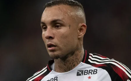 Filipe Luís nega proposta por Cebolinha e mantém mistério sobre futuro no Flamengo