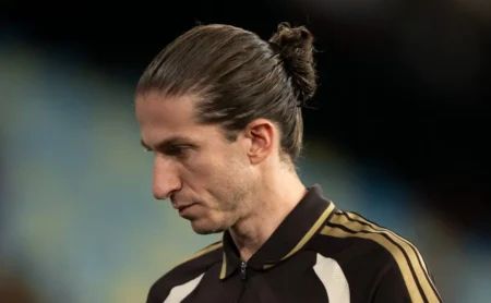 Filipe Luís prioriza recuperação do Flamengo e afasta planos para o Carnaval