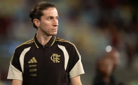 Filipe Luís define escalação do Flamengo com alterações para o clássico contra o Botafogo