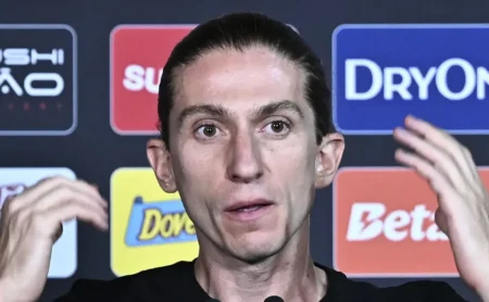 Filipe Luís alerta torcida do Flamengo sobre a valorização de Everton Araújo Filipe Luís alerta torcida do Flamengo sobre a valorização de Everton Araújo