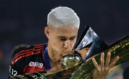 Filipe Luís influencia decisão do Flamengo sobre o futuro de Luiz Araújo na temporada