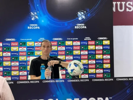 Filipe Luís analisa derrota do Flamengo na Argentina e promete reação em casa