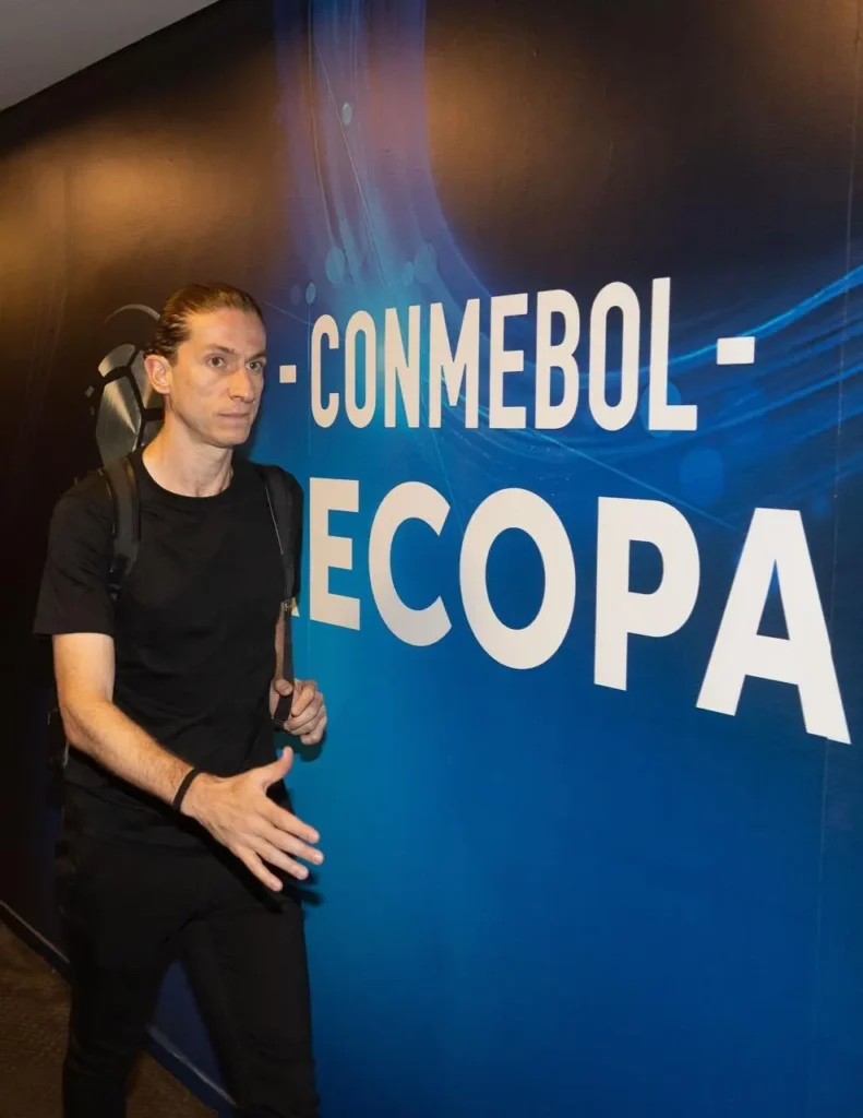 Filipe Luís repudia racismo após declaração sobre caso Vini Jr: "Conduta inaceitável"