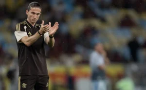 Filipe Luís supera vaias e leva o Flamengo à final do Carioca contra o Madureira
